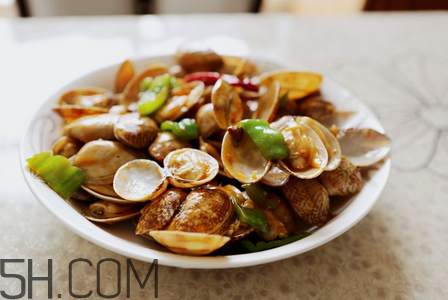 吃海鮮時(shí)能不能喝啤酒？花甲發(fā)臭了還能吃嗎？