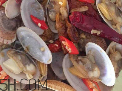 吃花甲能喝啤酒嗎？花甲的食用注意事項(xiàng)