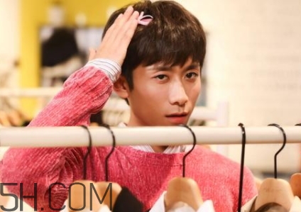 張一山式比心怎么做？張一山比心動(dòng)圖