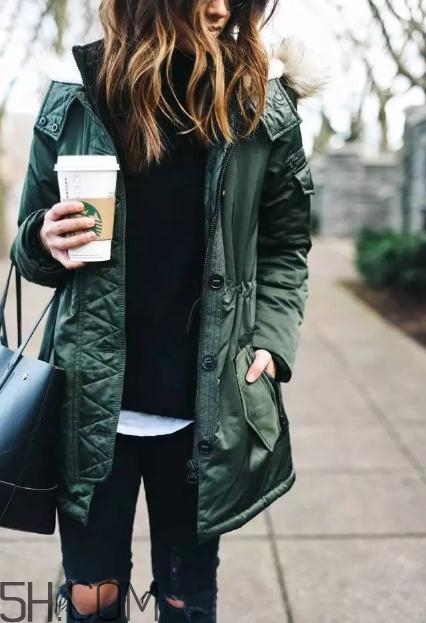 派克大衣和羽絨服哪個(gè)暖和？派克大衣顯胖嗎？