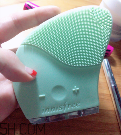 悅詩(shī)風(fēng)吟潔面儀和露娜哪個(gè)好用_差別大嗎？