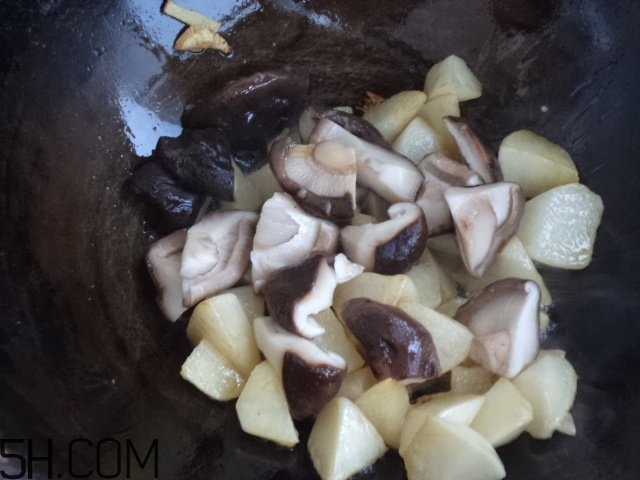 香菇和白蘿卜可以一起吃嗎？香菇和白蘿卜一起吃有什么好處？