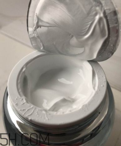 歐詩漫珍珠水光素顏霜油不油？歐詩漫珍珠素顏霜適合膚質(zhì)