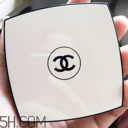 chanel氣墊水粉底好用嗎？香奈兒氣墊水粉底使用感受