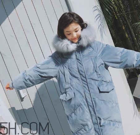 羽絨服面料錦綸和聚酯纖維哪個好？羽絨服軟的好還是硬的好？