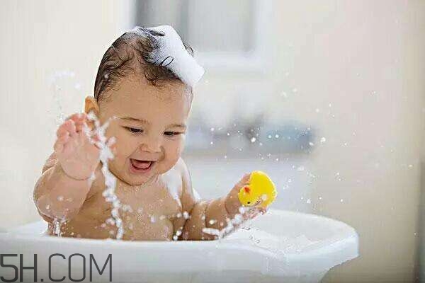 冬天皮膚干燥用什么沐浴乳？冬天使用沐浴乳的注意事項有哪些？