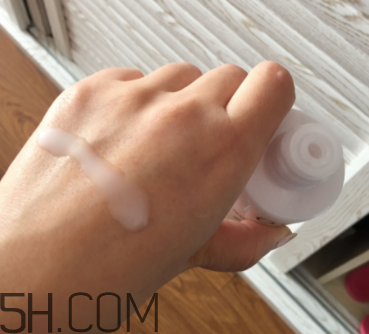 歐詩(shī)漫珍珠白柔膚水什么功效_歐詩(shī)漫柔膚水的作用 歐詩(shī)漫珍珠白柔膚水什么功效_歐詩(shī)漫柔膚水的作用