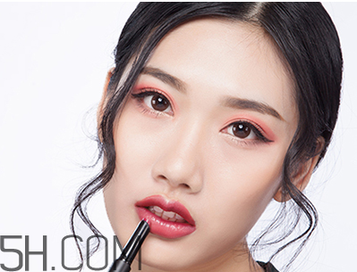 打完玻尿酸過幾天能喝酒？注射玻尿酸注意事項