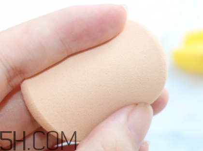 豬油膏和粉底液哪個(gè)先用？豬油膏和粉底液使用順序