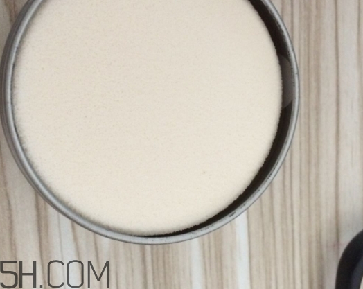 豬油膏和素顏霜哪個(gè)先用？豬油膏和素顏霜使用順序