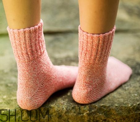 襪子洗完發(fā)硬怎么回事？為什么襪子洗完變硬？