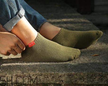 襪子洗完還臭怎么辦？襪子洗不干凈怎么辦？