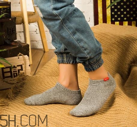 襪子洗完還臭怎么辦？襪子洗不干凈怎么辦？