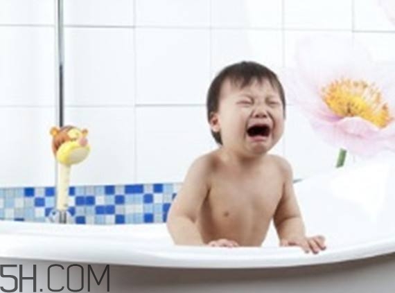 寶寶拉肚子可以洗澡嗎？寶寶拉肚子怎么洗澡比較好？