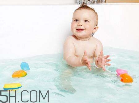 寶寶拉肚子可以洗澡嗎？寶寶拉肚子怎么洗澡比較好？