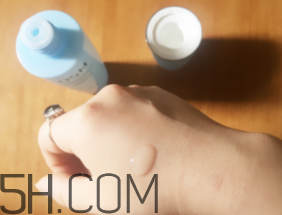 歐詩漫智慧水油不油？歐詩漫智慧水適合油皮嗎