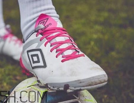 足球鞋磨腳后跟怎么辦？足球鞋磨大腳趾怎么辦？