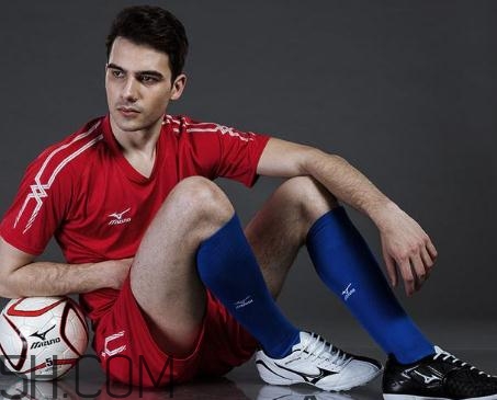 足球鞋磨腳后跟怎么辦？足球鞋磨大腳趾怎么辦？