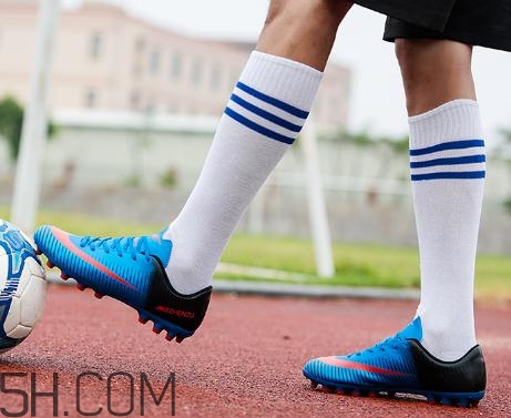 足球鞋怎么清洗？足球鞋可以用水洗嗎？