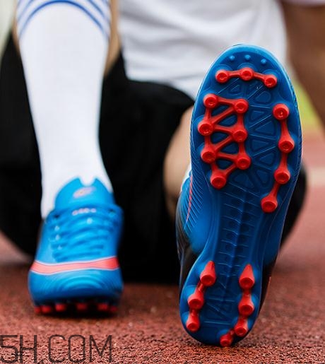 足球鞋怎么清洗？足球鞋可以用水洗嗎？