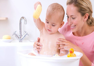 寶寶拉肚子可以洗澡嗎？寶寶拉肚子怎么洗澡比較好？