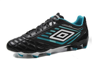 足球鞋要買大一碼嗎？足球鞋會不會越穿越大？