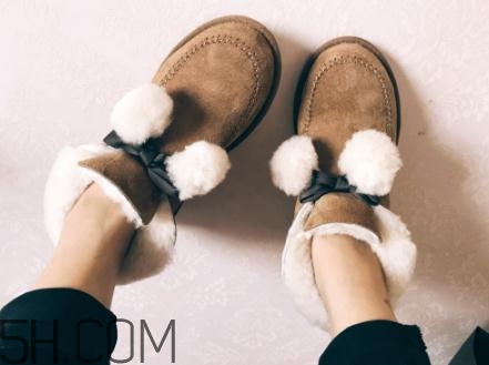 ugg雪地靴要穿襪子嗎？ugg是光腳穿嗎？