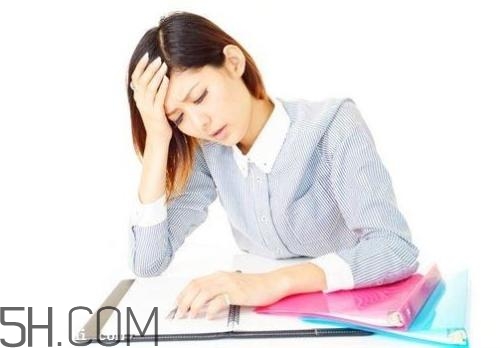 月經(jīng)前頭疼是怎么回事？月經(jīng)前有頭疼的癥狀嗎？