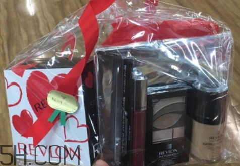 露華濃2018新春福袋多少錢？有什么？