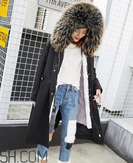 黑色派克服怎么搭配？黑色派克大衣搭配圖