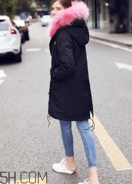黑色派克服怎么搭配？黑色派克大衣搭配圖