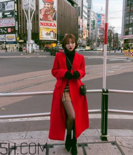 冬天穿裙子下面怎么穿？冬天穿裙子腿冷怎么辦？