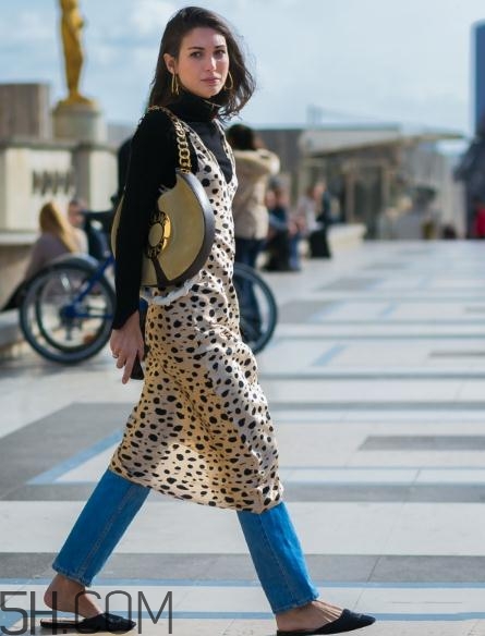 冬天穿裙子下面怎么穿？冬天穿裙子腿冷怎么辦？