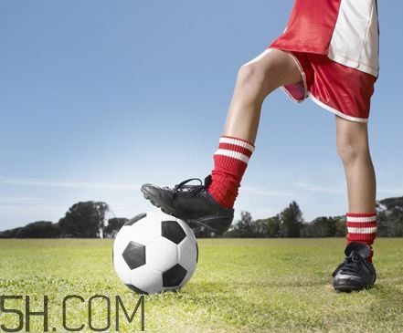 踢足球的好處有哪些？踢足球的壞處有哪些？