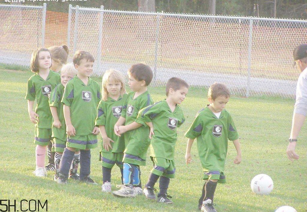 踢足球有哪些技巧？踢足球有哪些注意事項？