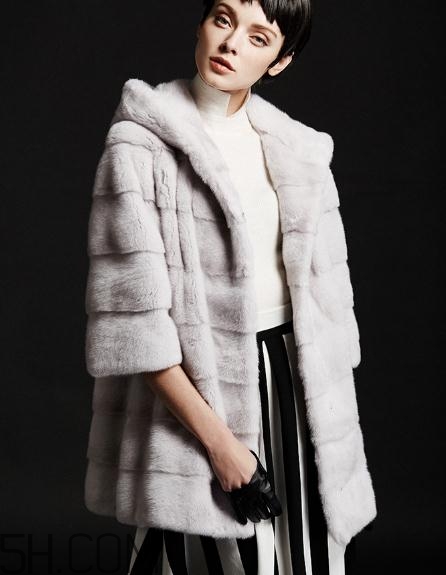 水貂皮草怎么鑒別？如何辨別水貂皮草真假？