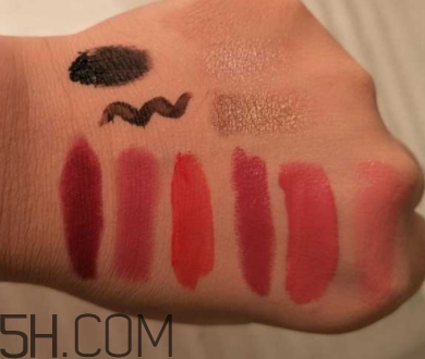 unny卸妝水和蓓昂斯哪個(gè)好？unny卸妝水和蓓昂斯對(duì)比