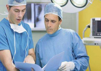 食道癌由什么原因引起的？食道癌晚期有什么癥狀？