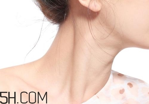 食道癌由什么原因引起的？食道癌晚期有什么癥狀？