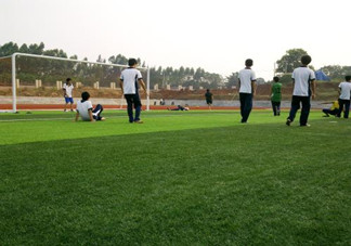 踢足球有哪些技巧？踢足球有哪些注意事項？