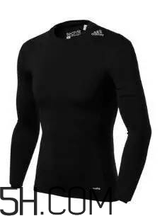 踢足球有哪些技巧？踢足球有哪些注意事項？