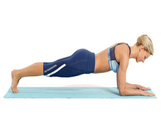 做平板支撐會(huì)傷害腰椎嗎？平板支撐如何避免傷腰椎？