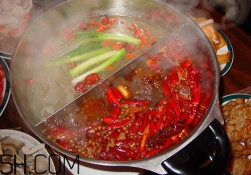 喉嚨有異物是食道癌嗎？如何預(yù)防食道癌？