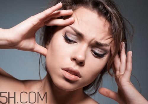月經(jīng)前頭疼是怎么回事？月經(jīng)前有頭疼的癥狀嗎？