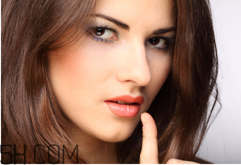 線雕隆鼻多久可以化妝？線雕隆鼻露線能剪掉嗎？