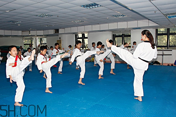 跆拳道能打架嗎？跆拳道打架厲害嗎？