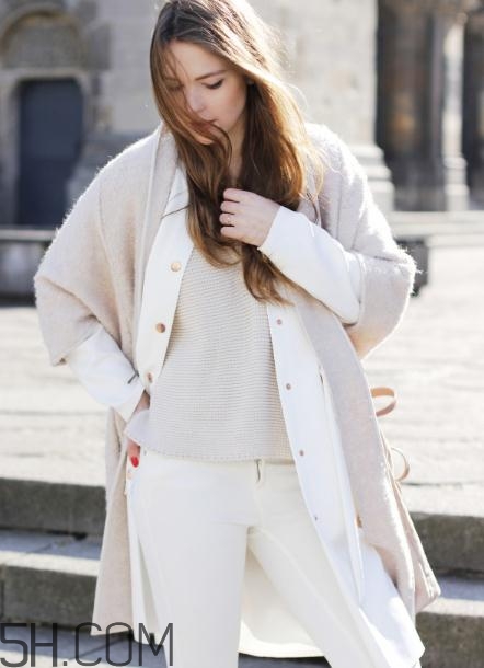 羊絨大衣怎么搭配好看？羊絨大衣搭配圖片