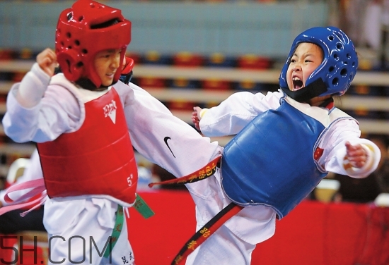 十五歲學跆拳道遲嗎？十五歲能學跆拳道嗎？