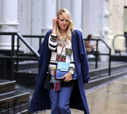 羊絨大衣配什么包包？羊絨大衣搭配什么包好看？