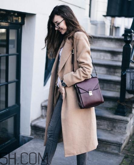 羊絨大衣配什么包包？羊絨大衣搭配什么包好看？